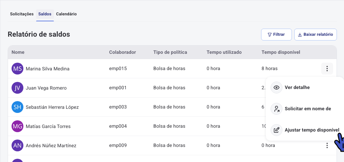 Relatório de saldos no Humand Web com o menu do colaborador aberto e a opção Ajustar tempo disponível