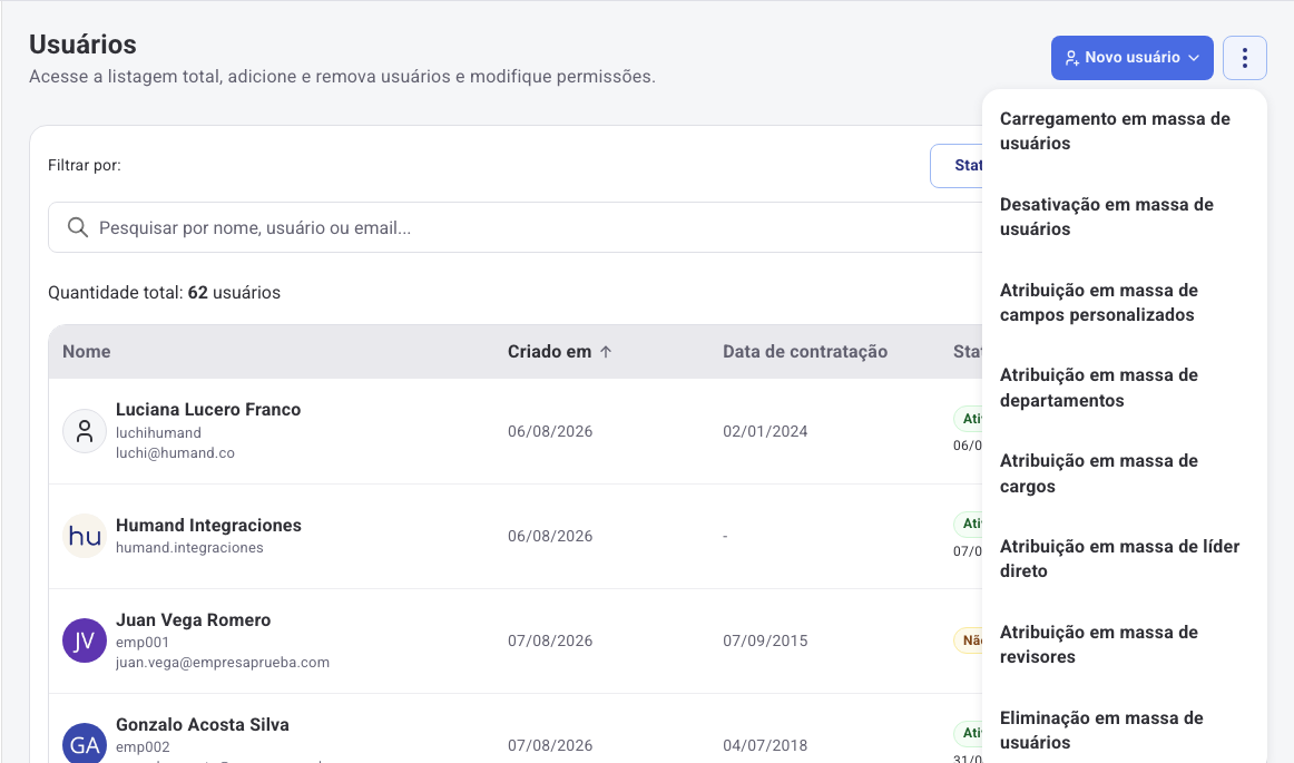 Lista de Usuários com o menu de três pontos aberto e a opção Carregamento em massa de usuários